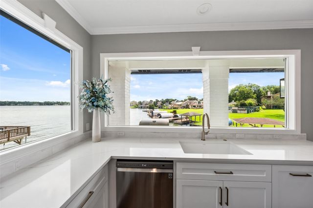 204 April Waters Drive N, Montgomery, TX 77356