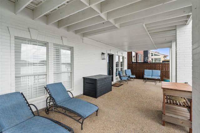 204 April Waters Drive N, Montgomery, TX 77356