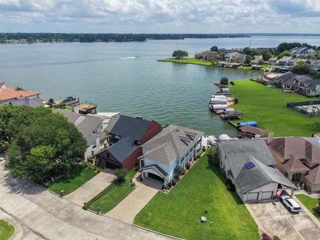 204 April Waters Drive N, Montgomery, TX 77356