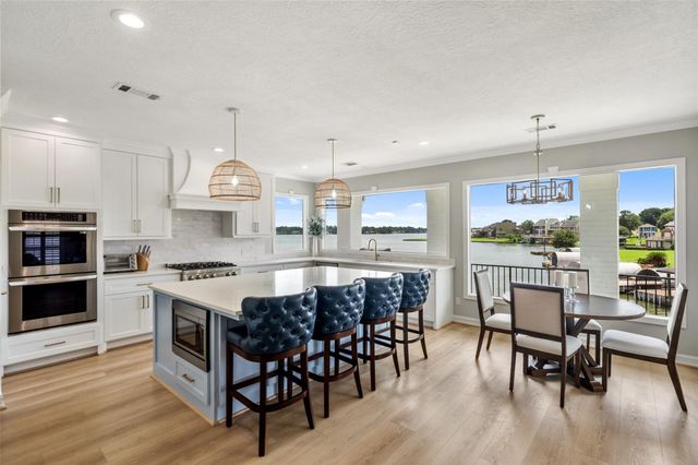 204 April Waters Drive N, Montgomery, TX 77356