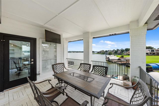 204 April Waters Drive N, Montgomery, TX 77356