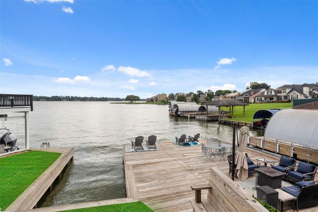 204 April Waters Drive N, Montgomery, TX 77356