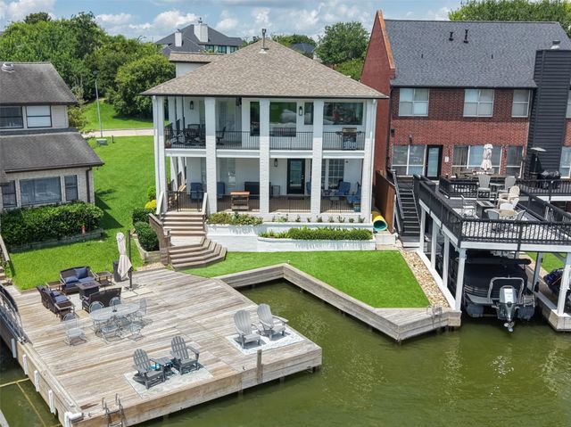 204 April Waters Drive N, Montgomery, TX 77356
