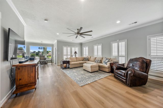 204 April Waters Drive N, Montgomery, TX 77356