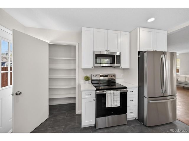 920 Moline St, Aurora, CO 80010