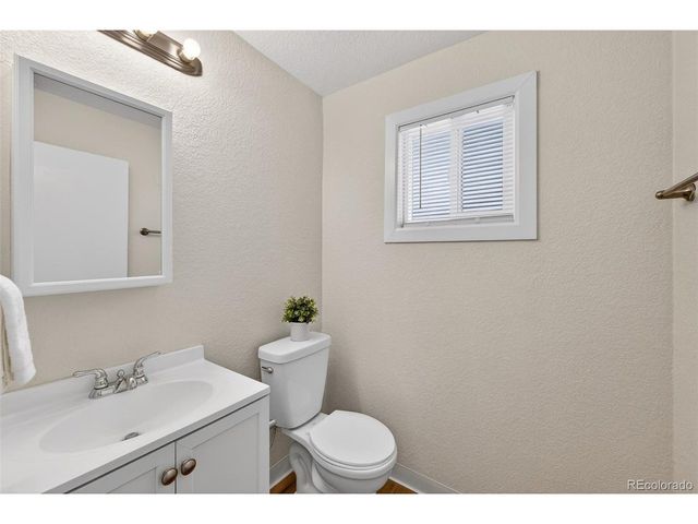 920 Moline St, Aurora, CO 80010