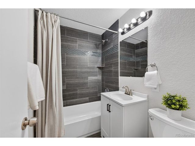 920 Moline St, Aurora, CO 80010