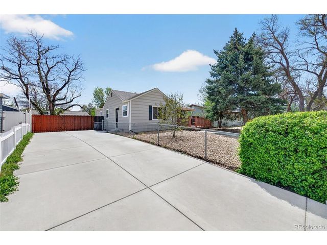 920 Moline St, Aurora, CO 80010