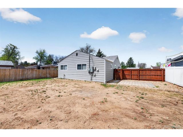 920 Moline St, Aurora, CO 80010