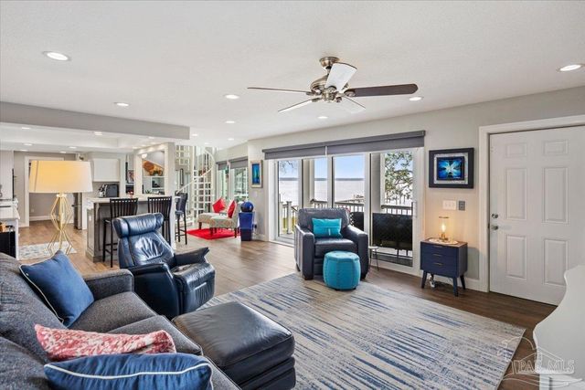 4528 Bayside Dr, Milton, FL 32583