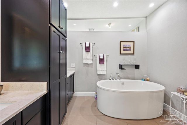 4528 Bayside Dr, Milton, FL 32583