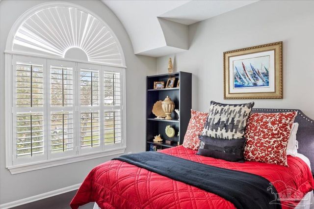 4528 Bayside Dr, Milton, FL 32583