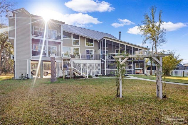 4528 Bayside Dr, Milton, FL 32583