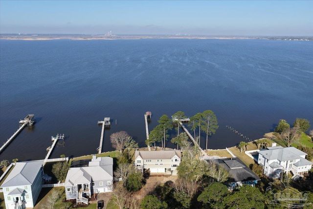 4528 Bayside Dr, Milton, FL 32583