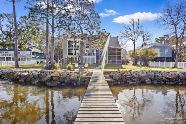 4528 Bayside Dr, Milton, FL 32583