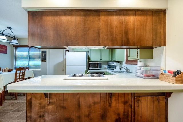 3015 S Jacob Street, Visalia, CA 93277