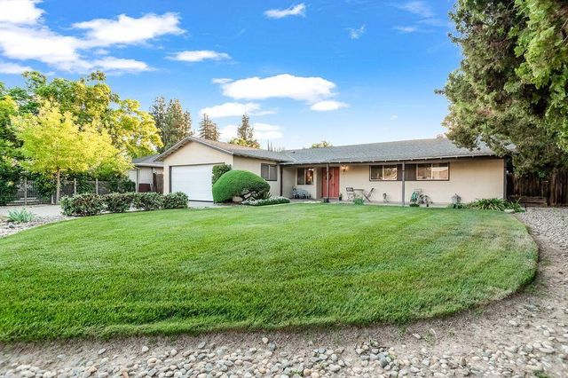 3015 S Jacob Street, Visalia, CA 93277