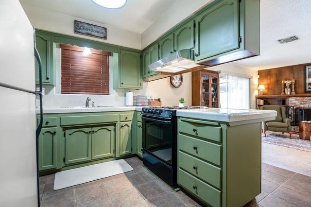 3015 S Jacob Street, Visalia, CA 93277