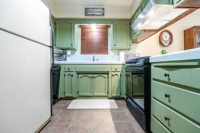 3015 S Jacob Street, Visalia, CA 93277