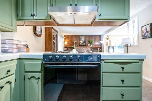 3015 S Jacob Street, Visalia, CA 93277