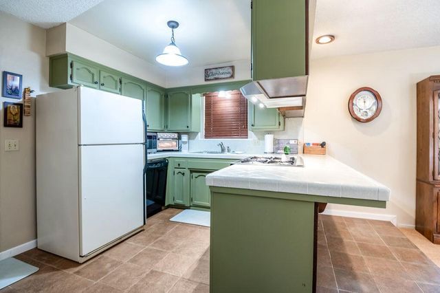 3015 S Jacob Street, Visalia, CA 93277