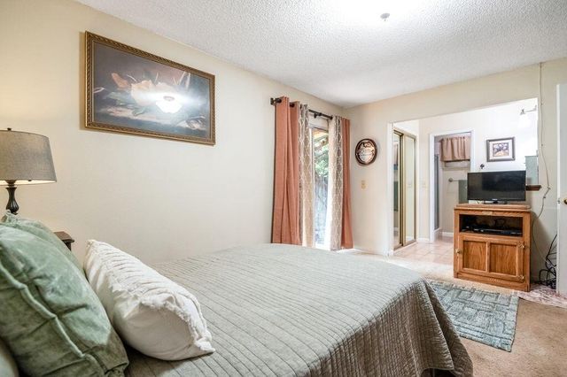 3015 S Jacob Street, Visalia, CA 93277