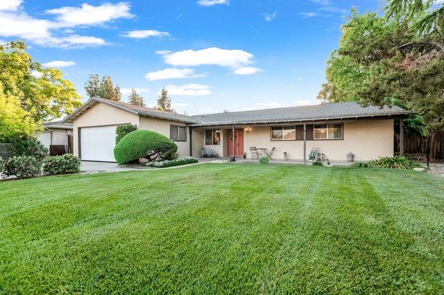 3015 S Jacob Street, Visalia, CA 93277