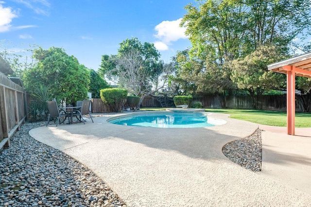 3015 S Jacob Street, Visalia, CA 93277