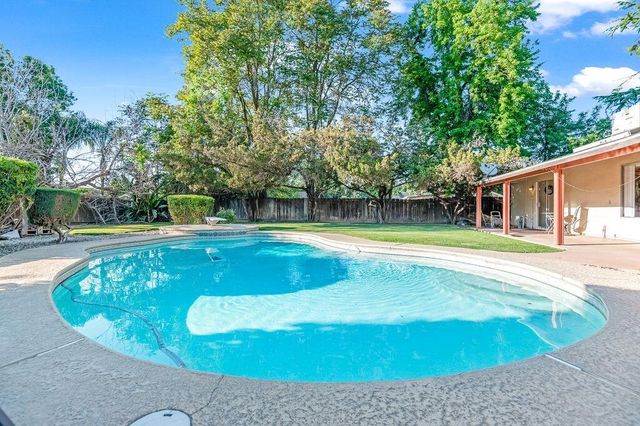 3015 S Jacob Street, Visalia, CA 93277