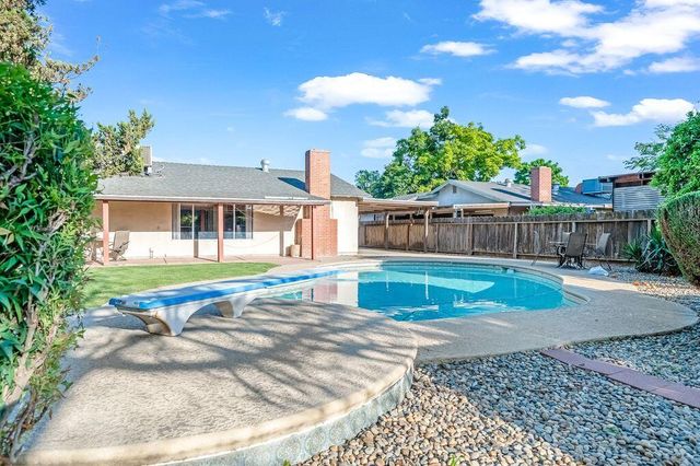 3015 S Jacob Street, Visalia, CA 93277