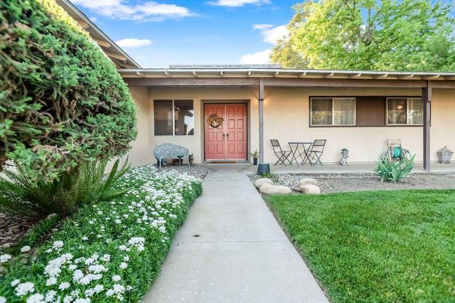 3015 S Jacob Street, Visalia, CA 93277