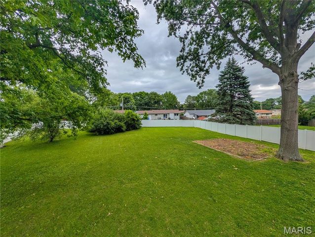 1957 Tealwood Cove Drive, Florissant, MO 63031