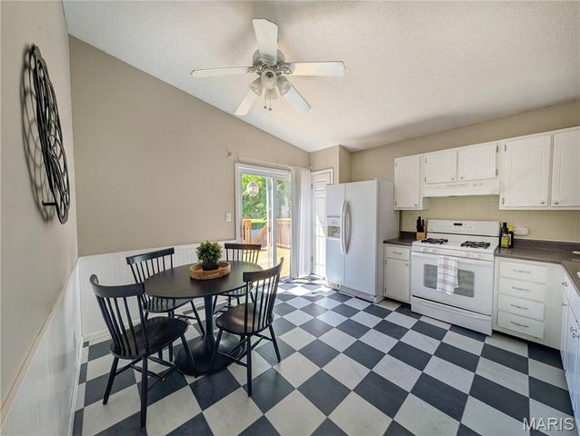 1957 Tealwood Cove Drive, Florissant, MO 63031