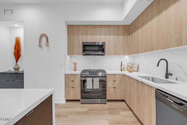 178 S Euclid Avenue 310, Pasadena, CA 91101