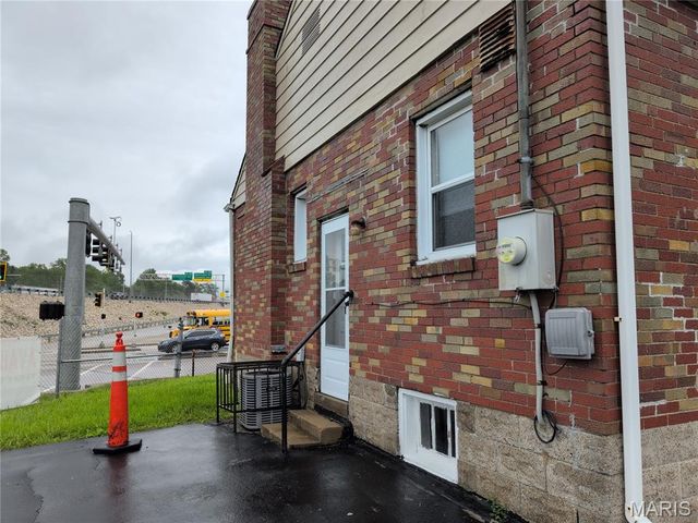 1723 S New Florissant Road, Florissant, MO 63031