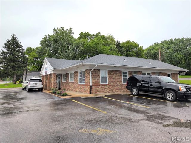 1723 S New Florissant Road, Florissant, MO 63031