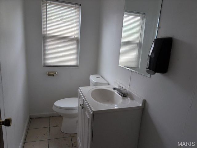 1723 S New Florissant Road, Florissant, MO 63031