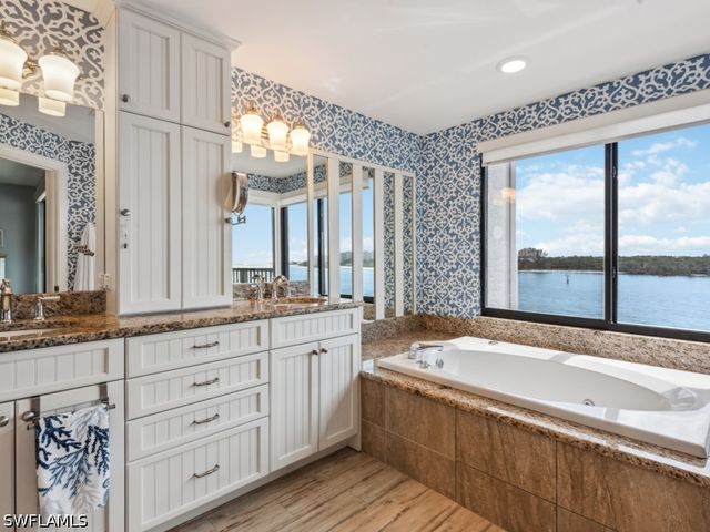 232 La Peninsula BLVD 232, Naples, FL 34113