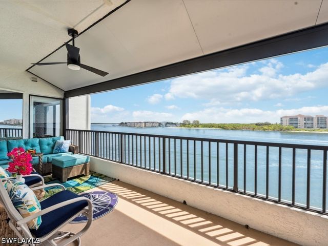 232 La Peninsula BLVD 232, Naples, FL 34113