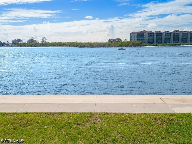 232 La Peninsula BLVD 232, Naples, FL 34113