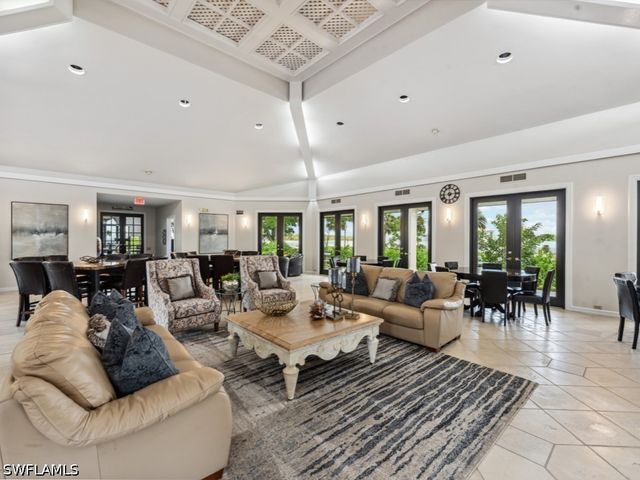 232 La Peninsula BLVD 232, Naples, FL 34113