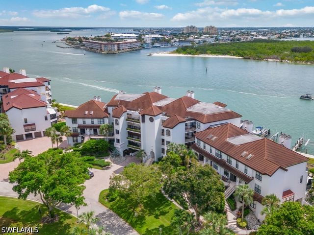 232 La Peninsula BLVD 232, Naples, FL 34113