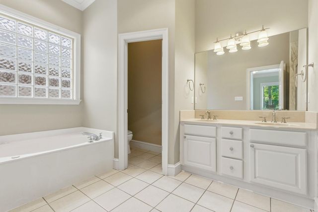 107 Nemours Court, Maumelle, AR 72113