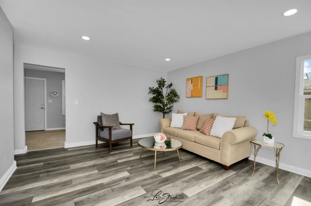 2917 Nottingham Avenue, Markham, IL 60428