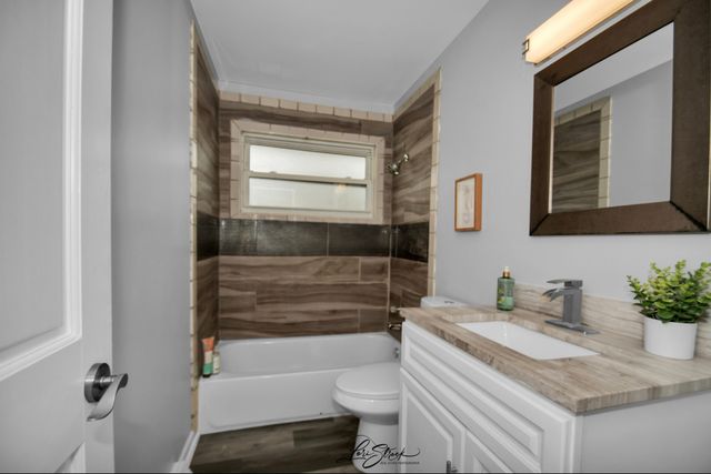 2917 Nottingham Avenue, Markham, IL 60428