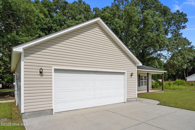 112 Fodder Drive, Hubert, NC 28539