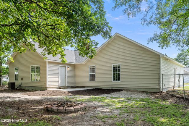 112 Fodder Drive, Hubert, NC 28539