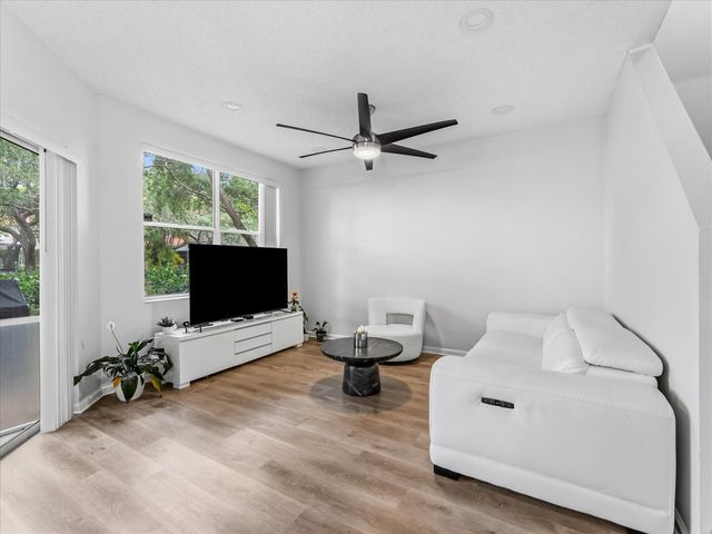 10240 Via Hibiscus 4, Boca Raton, FL 33428