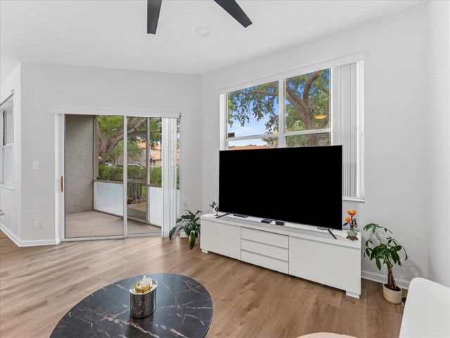 10240 Via Hibiscus 4, Boca Raton, FL 33428