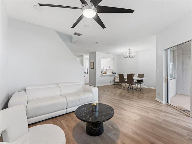 10240 Via Hibiscus 4, Boca Raton, FL 33428